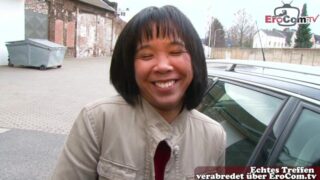 Deutsch Japanische Frau auf der Straße angesprochen