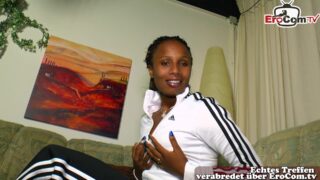 Afrikanisches Girl Nelly Black beim Fick Interview